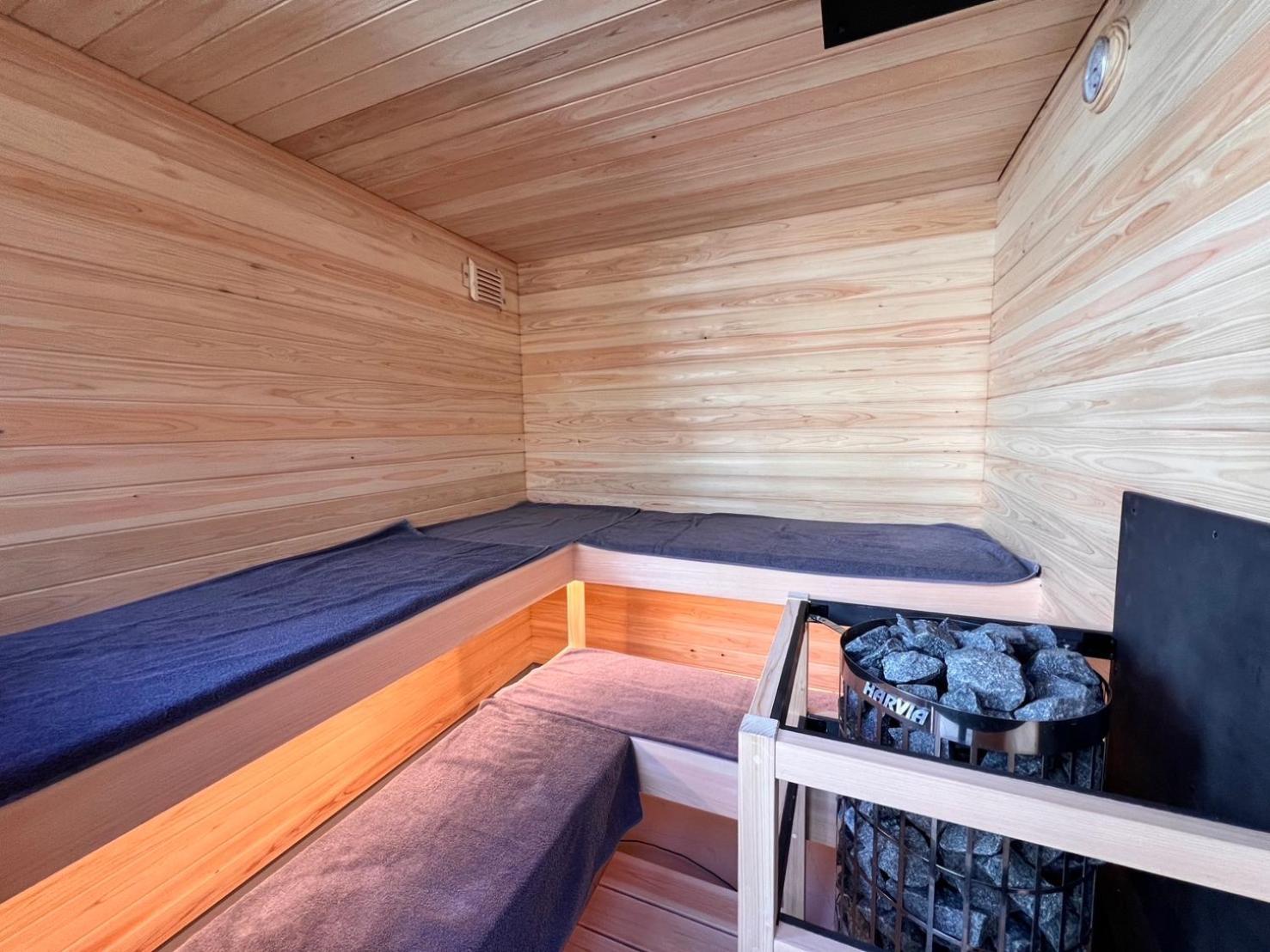 Tiny Base The River House & Trailer Villa
