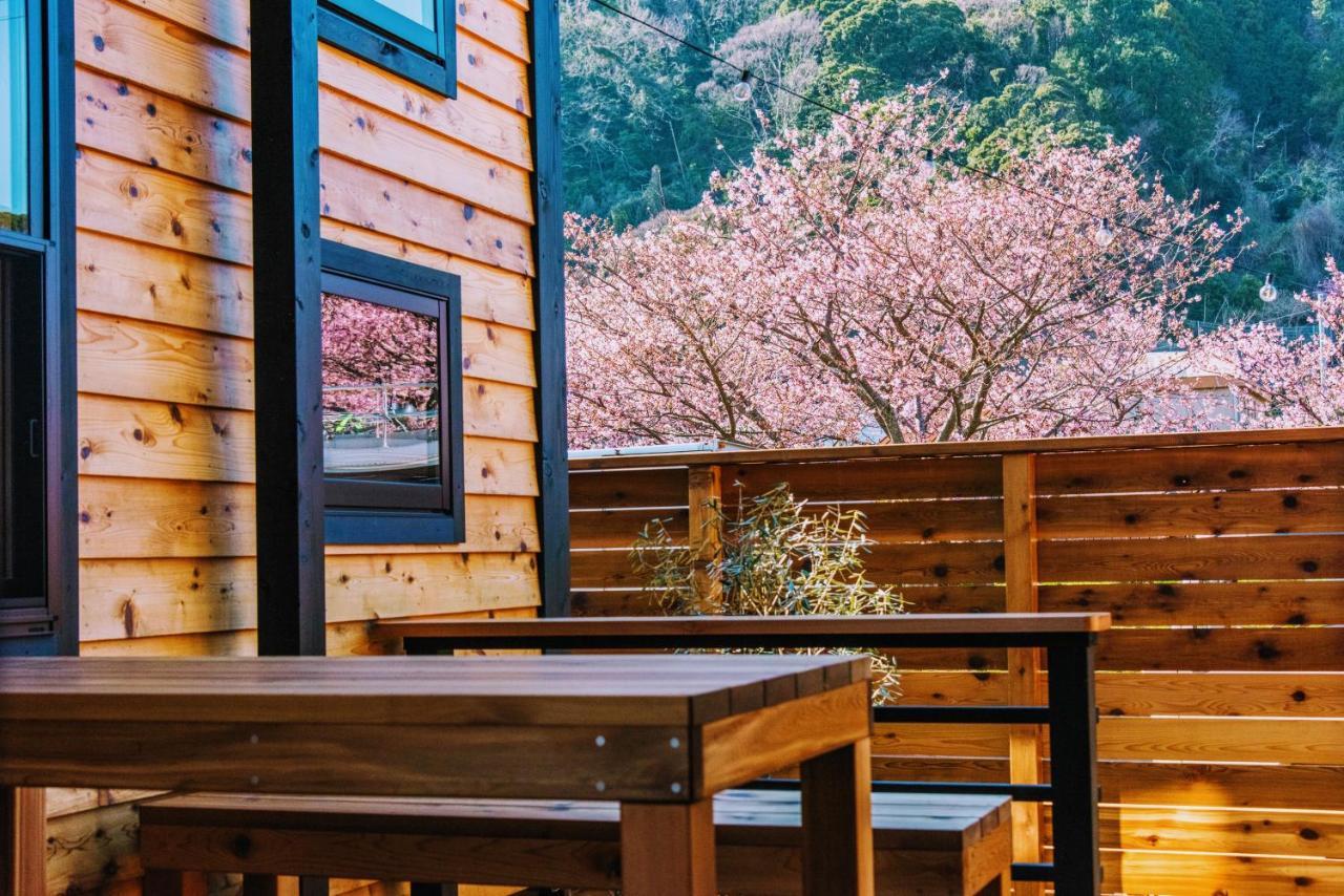 Villa Tiny Base The River House & Trailer